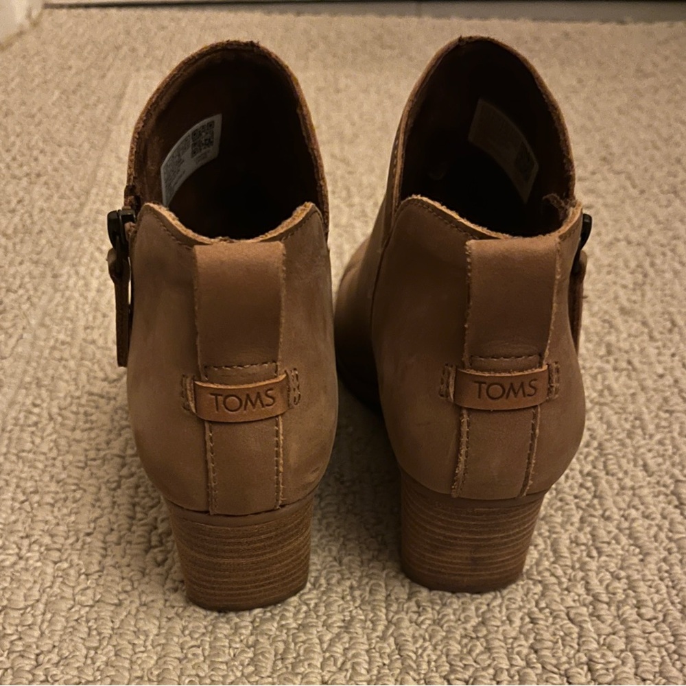 TOMS Brown Leather Ankle Boots. Sz 7.5